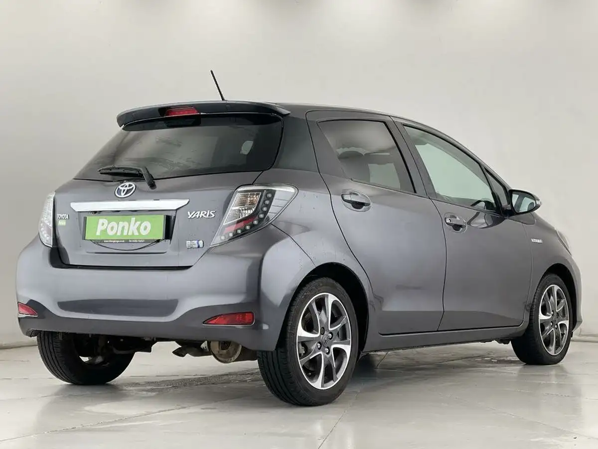 2014-toyota-yaris-15-vvt-i-trend-leather-hybrid-big-4