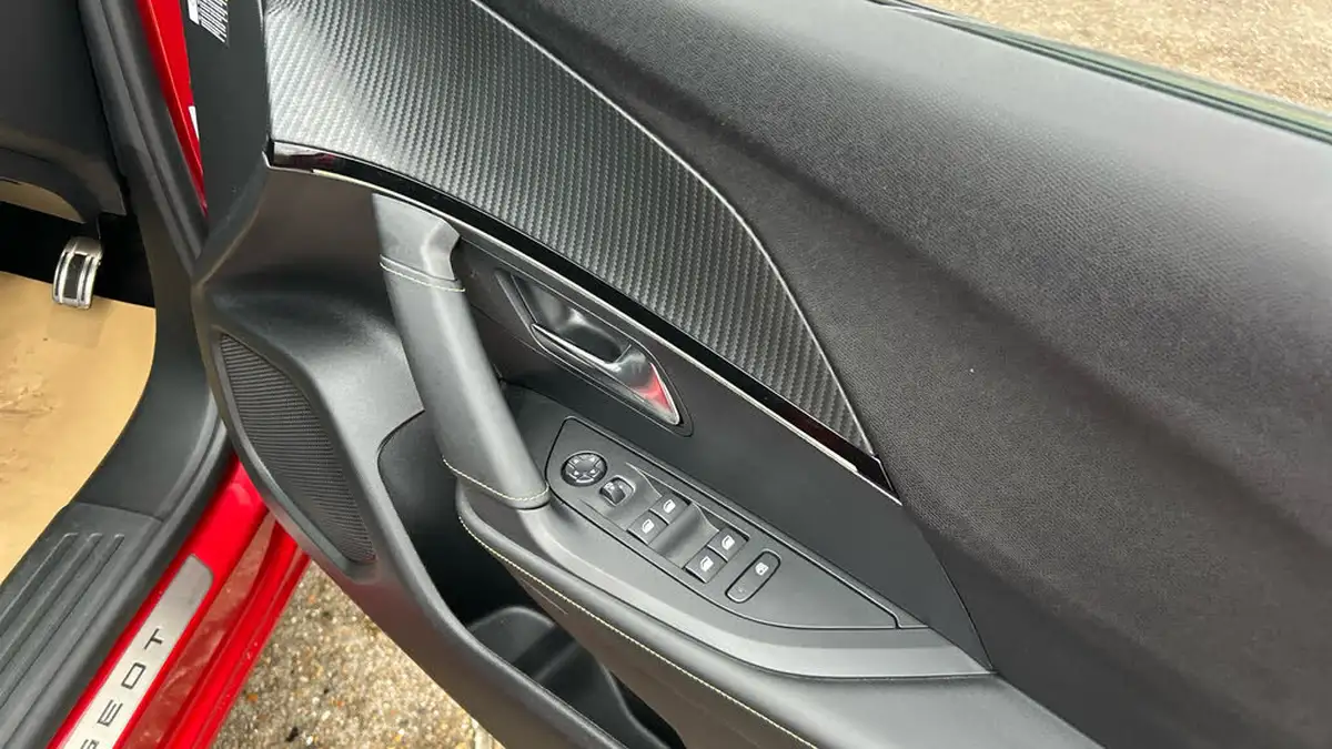 2024-peugeot-2008-suv-12-puretech-gt-130ps-eat8-big-21