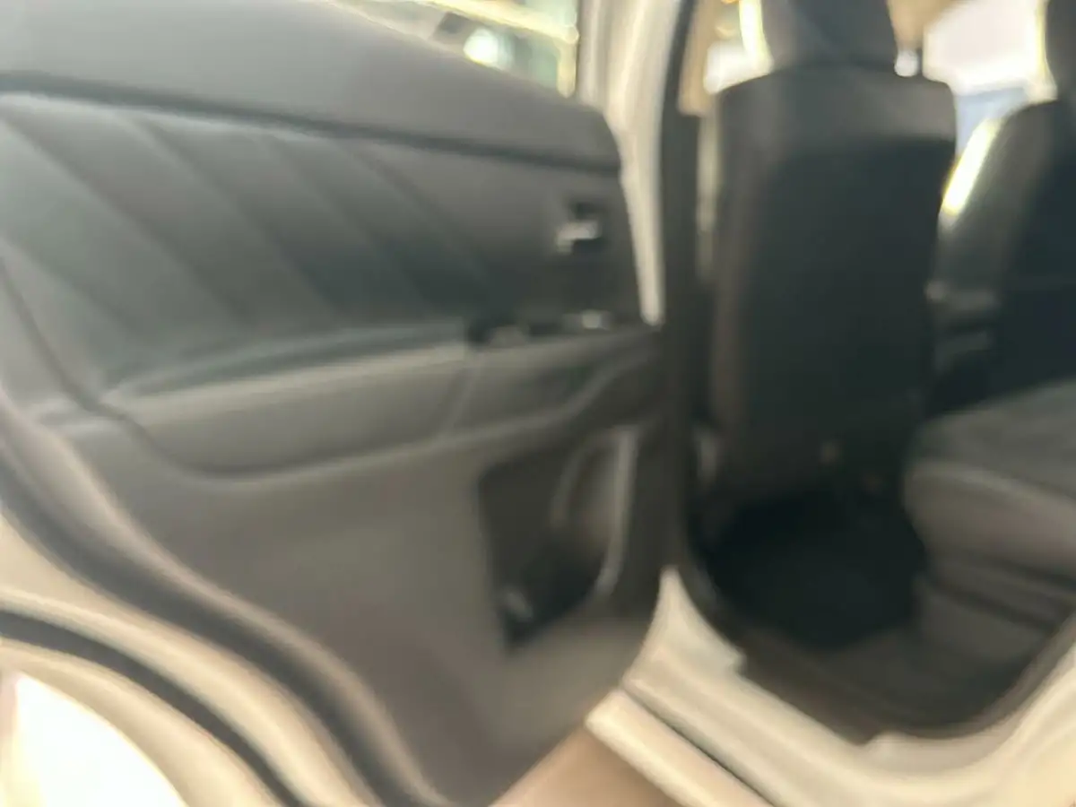 2016-mitsubishi-outlander-20-gx3h-phev-5st-big-22