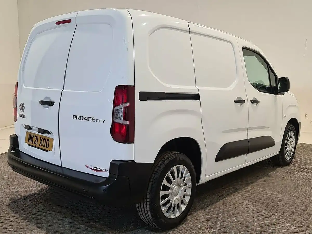 2021-toyota-proace-city-15d-icon-100hpeu6dt-e-l1-big-32