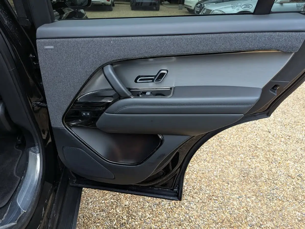 2024-land-rover-range-rover-sport-30-d300-dynamic-se-big-36