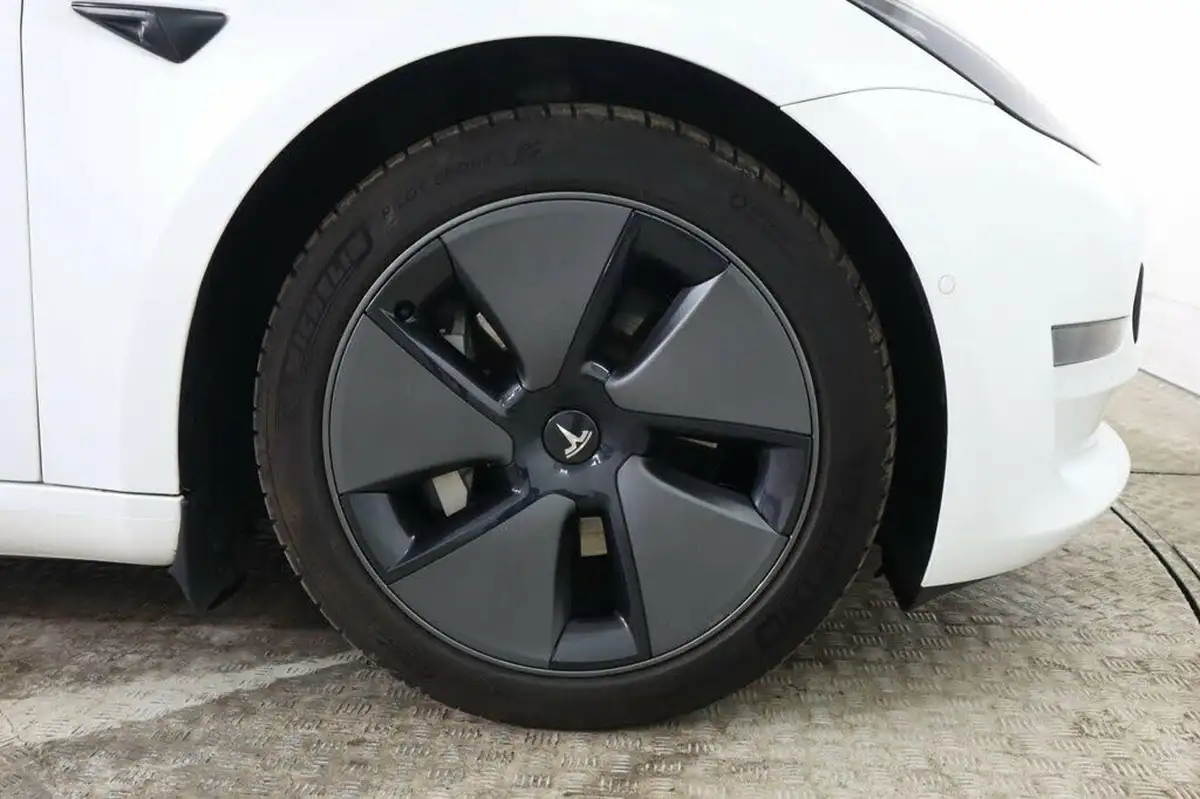 2021-tesla-model-3-e-long-range-4x4-big-10