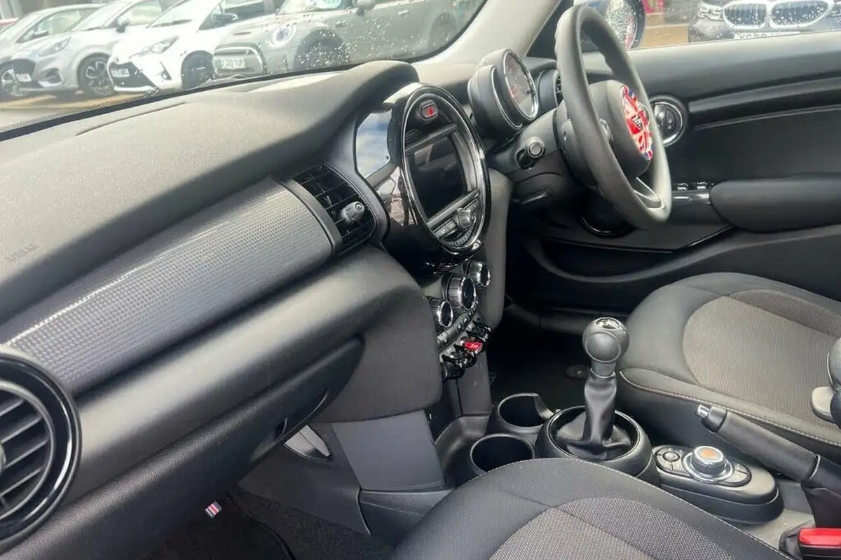 2019-mini-cooper-15-cooper-classic-hatchback-5d-big-9