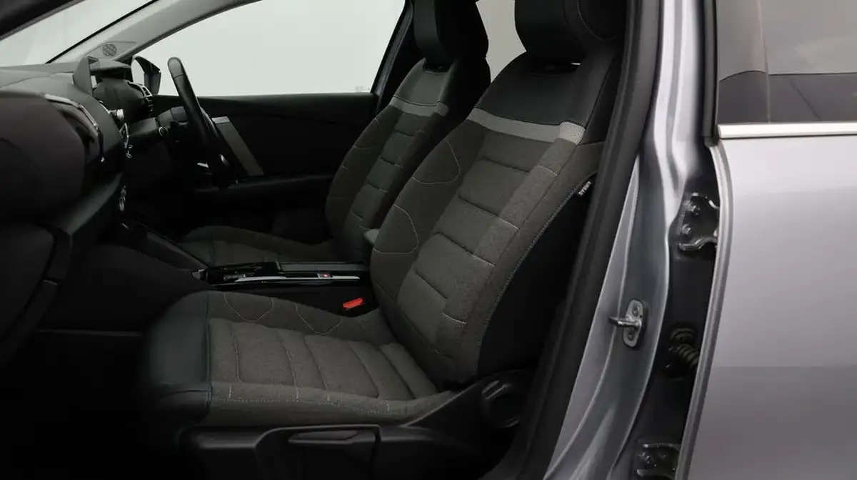 2021-citroen-c4-12-puretech-shine-130ps-eat8-big-14