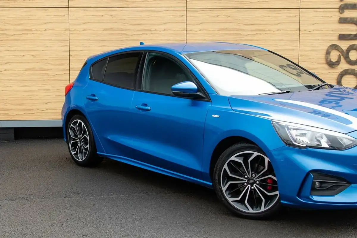 2019-ford-focus-15t-st-line-x-182ps-hatchback-big-8
