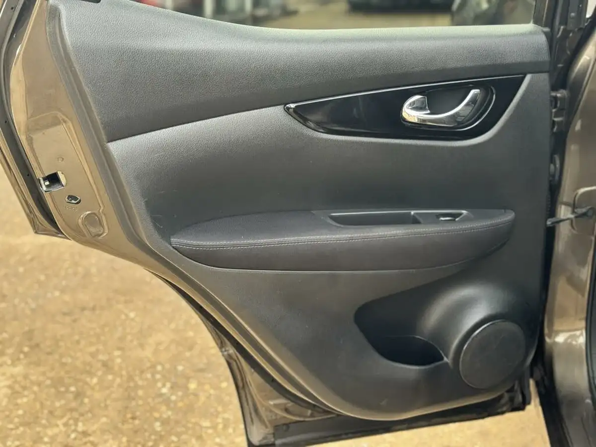 2014-nissan-qashqai-12-acenta-premium-big-49