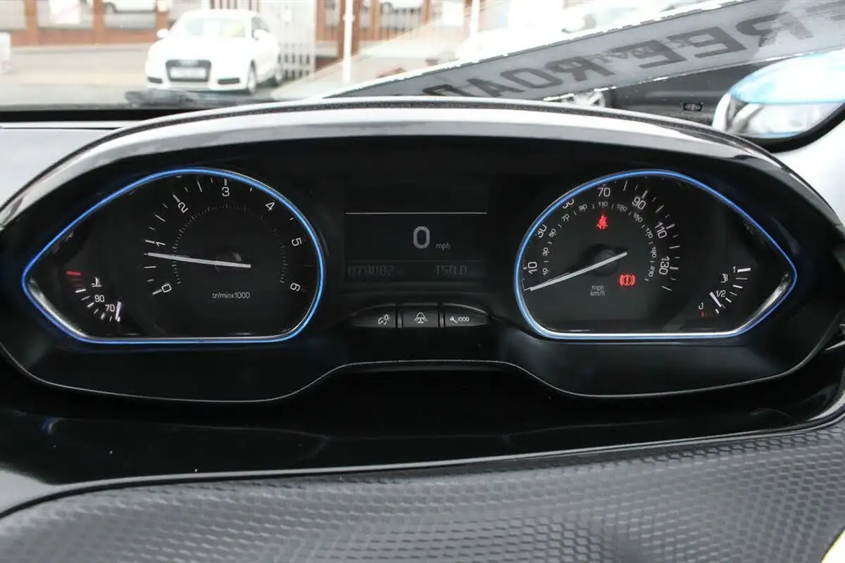 2015-peugeot-2008-crossover-16bluehdi-allure-120bhp-ss-big-43