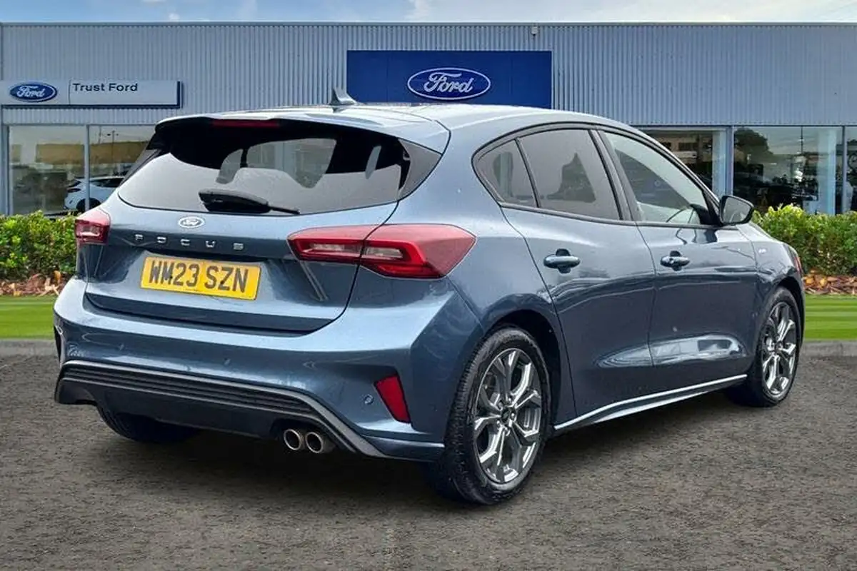 2023-ford-focus-10t-st-line-125ps-hatchback-big-3