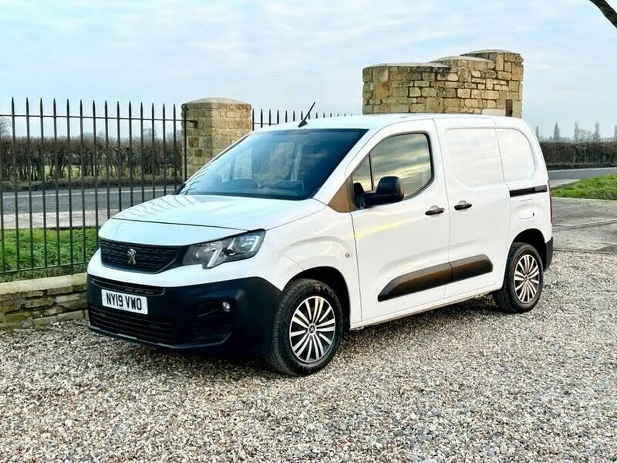 2019-peugeot-partner-15-bluehdi-1000-professional-100ps-eu6dt-panel-big-7