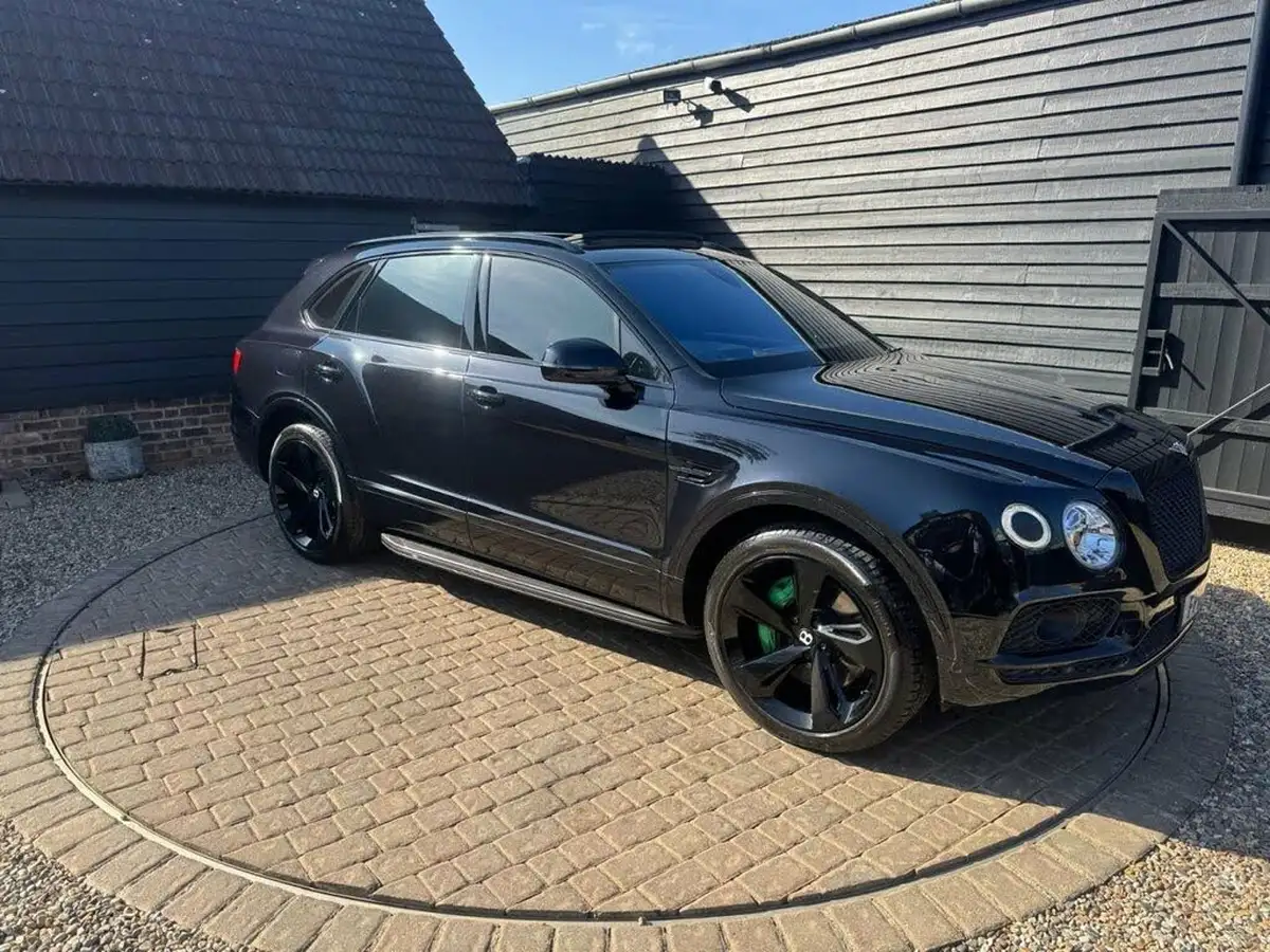 2016-bentley-bentayga-60-w12-big-36