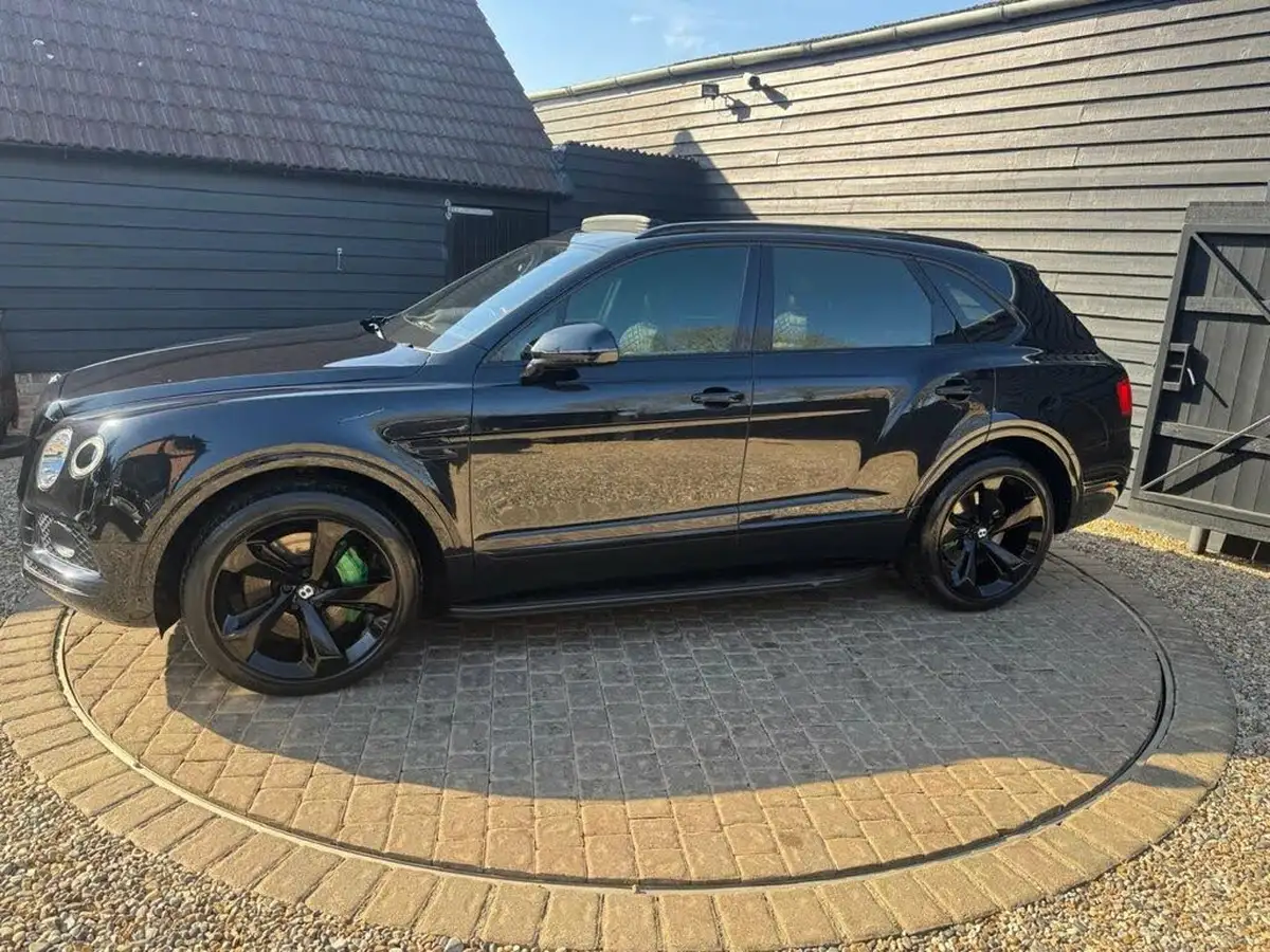 2016-bentley-bentayga-60-w12-big-40