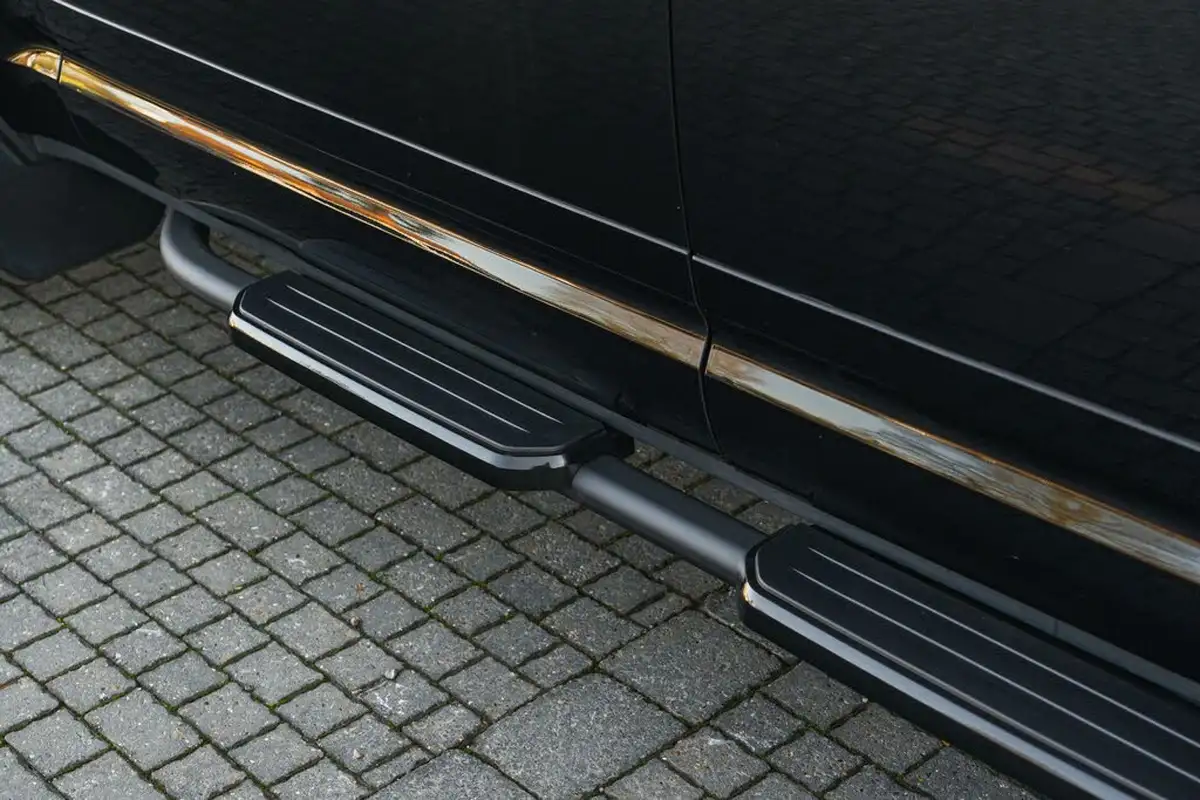 2023-land-rover-110-defender-30-d300-x-dynamic-hse-big-10