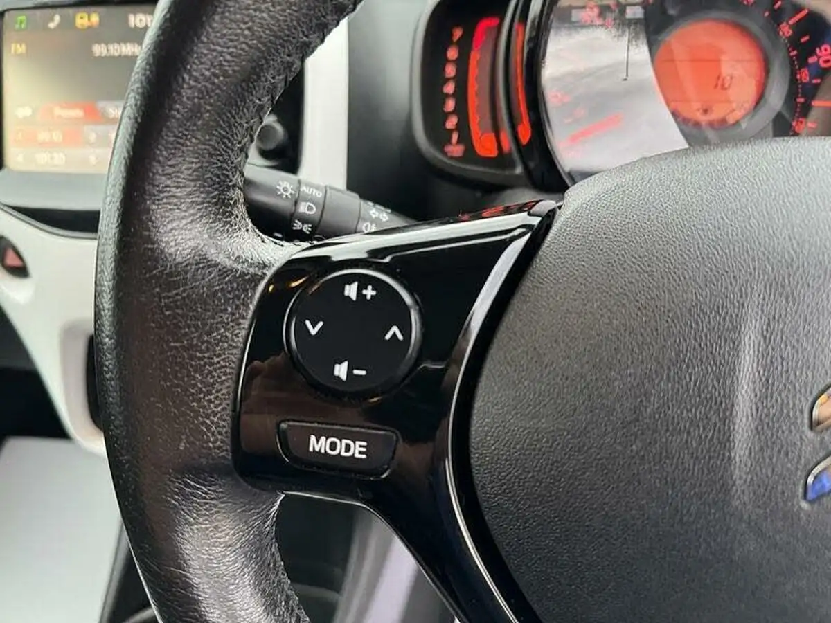 2015-citroen-c1-12-puretech-flair-edition-3d-big-19