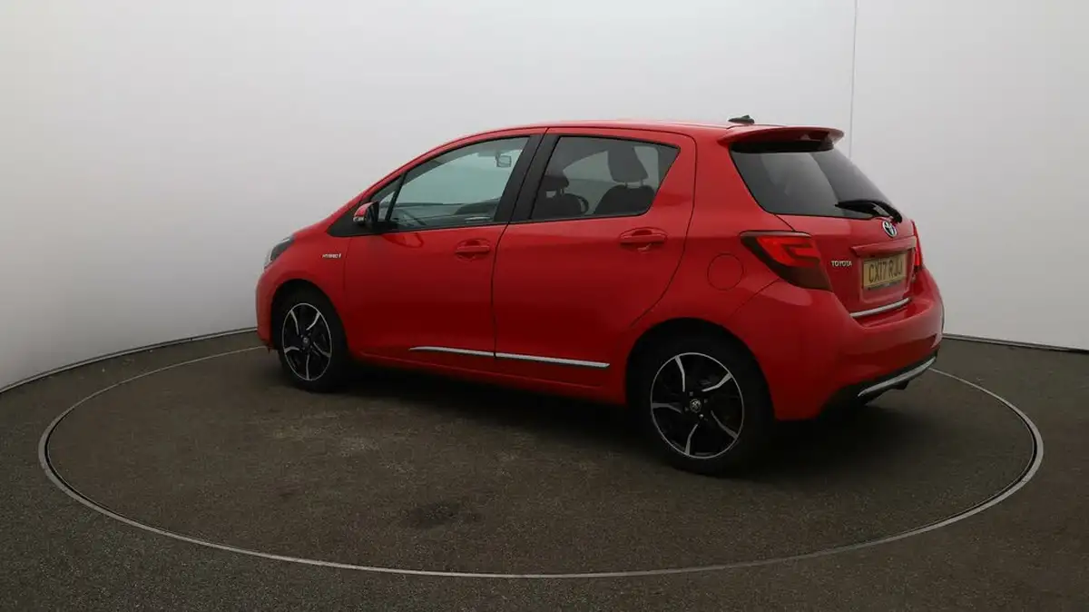 2017-toyota-yaris-15-vvt-i-design-bi-tone-hybrid-big-34