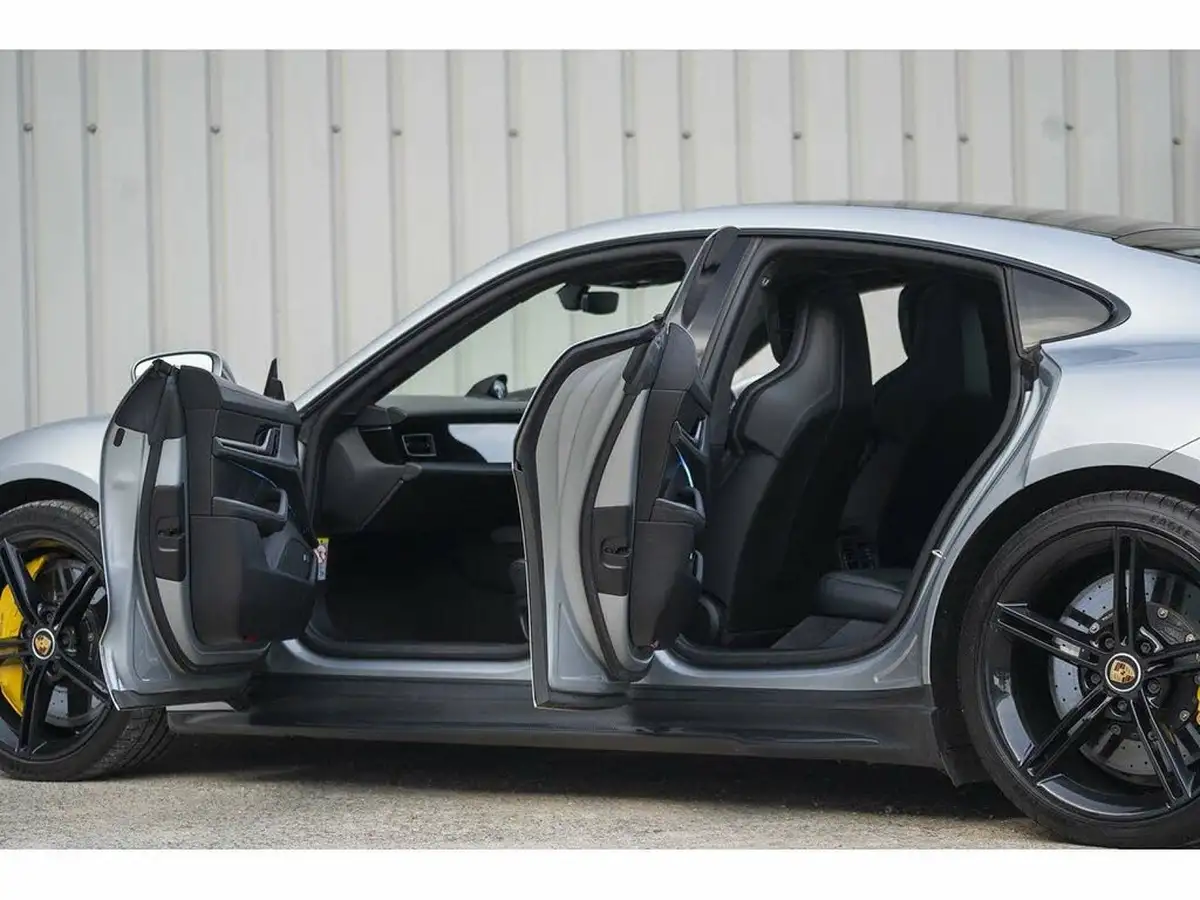 2021-porsche-taycan-e-turbo-s-big-2