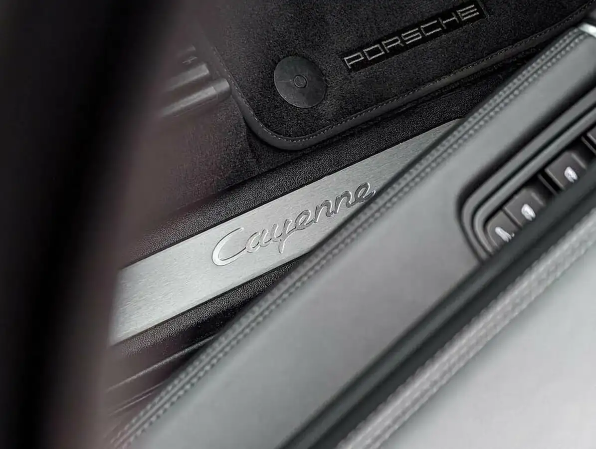 2022-porsche-cayenne-30-v6-coupe-big-24
