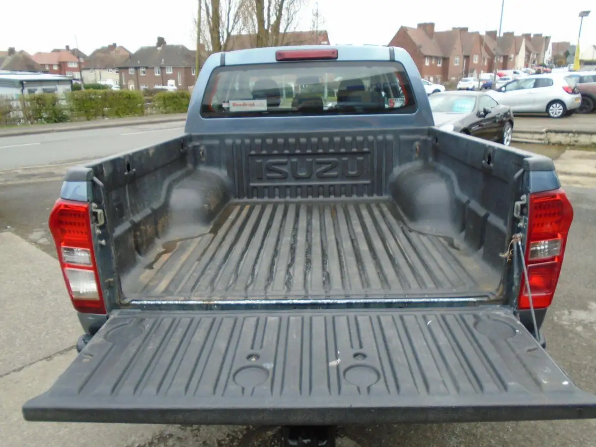 2015-isuzu-d-max-25td-yukon-double-pickup-big-5