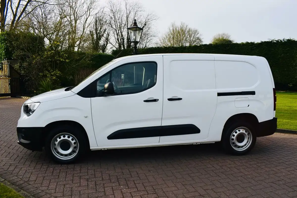 2021-vauxhall-combo-15cdti-edition-2300-100pseu6dt-l2h1-panel-big-2