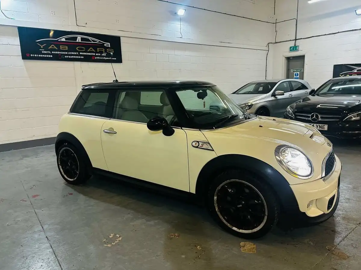 2011-mini-cooper-16-cooper-s-hatchback-3d-big-7