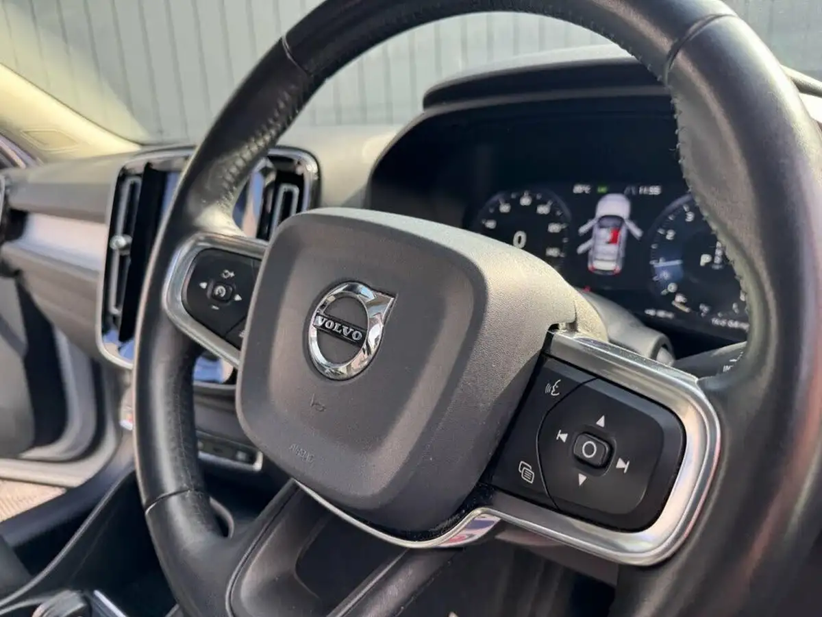 2020-volvo-xc40-20-t4-momentum-pro-big-28