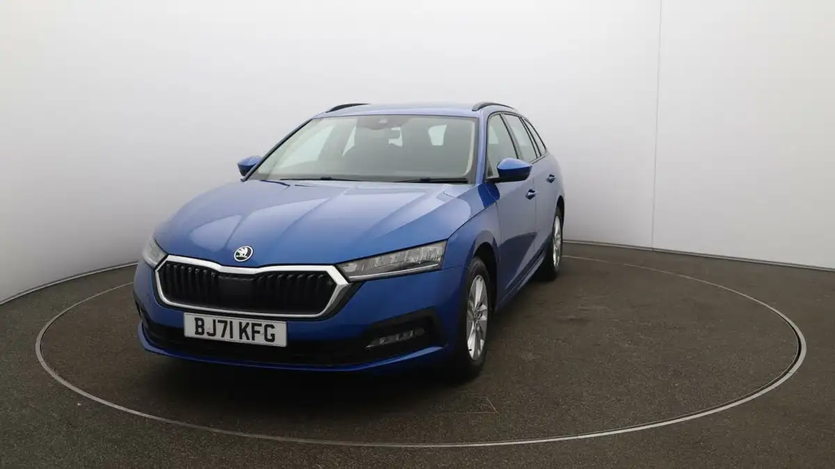 2021-skoda-octavia-big-30