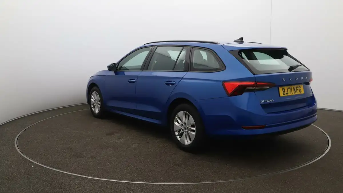 2021-skoda-octavia-big-54