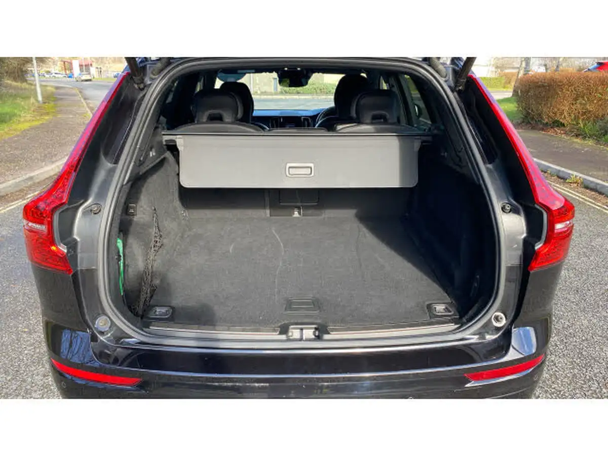 2021-volvo-xc60-20-b5-r-design-pro-awd-big-16
