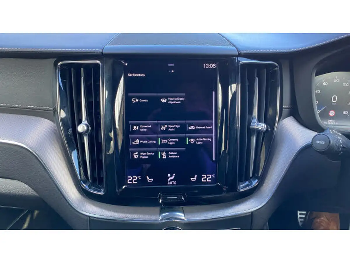 2021-volvo-xc60-20-b5-r-design-pro-awd-big-40