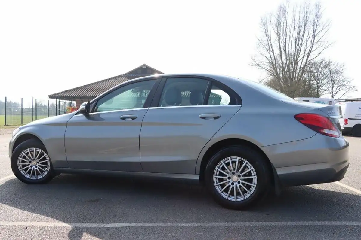 2015-mercedes-benz-c-class-20-c200-se-184ps-executivess-saloon-4d-7g-tronic-plus-big-3