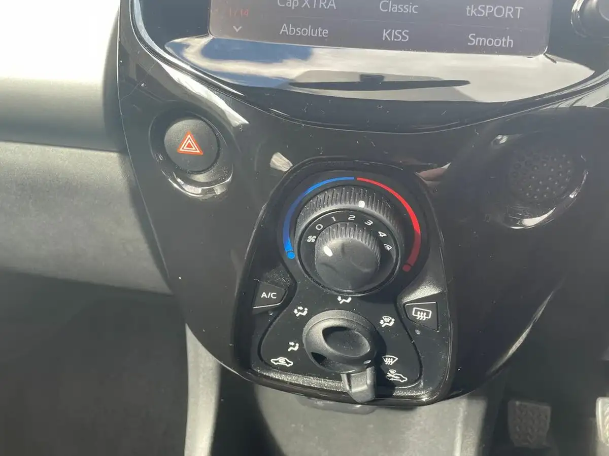 2014-citroen-c1-12-puretech-airscape-flair-5d-big-17