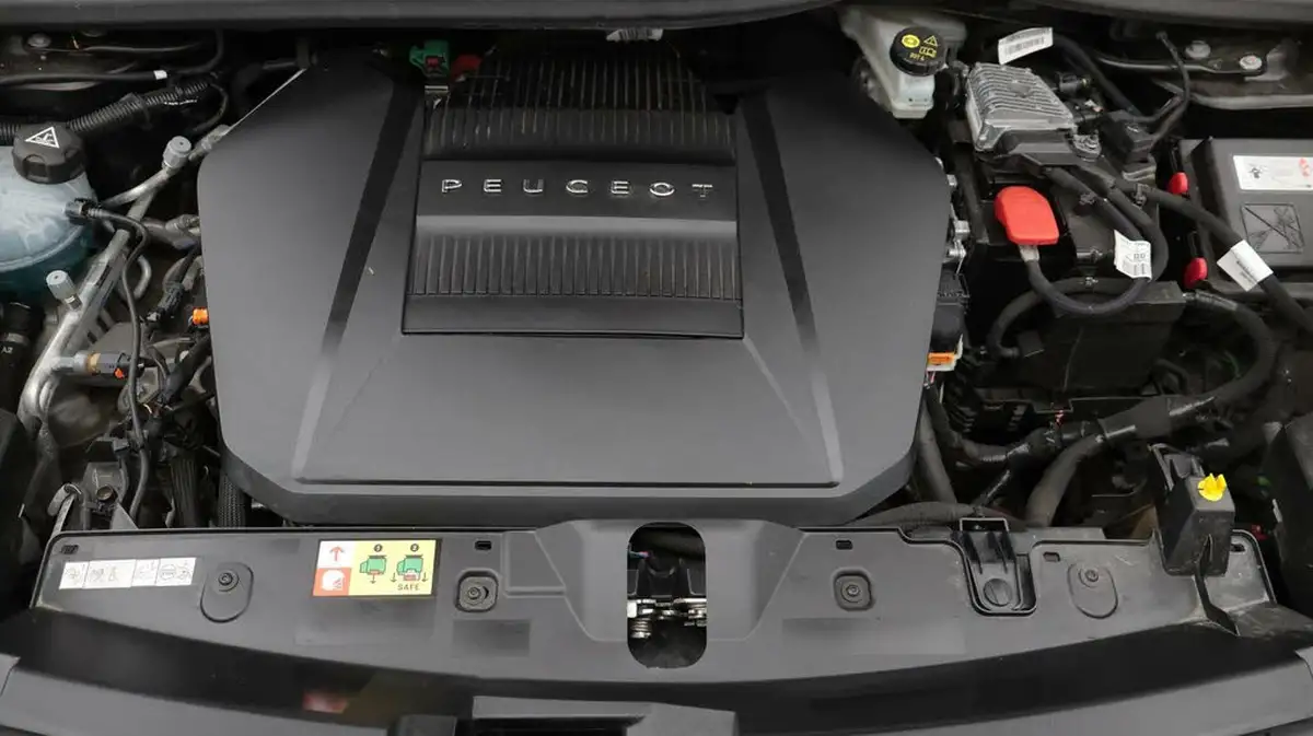 2020-peugeot-2008-suv-e-gt-big-19