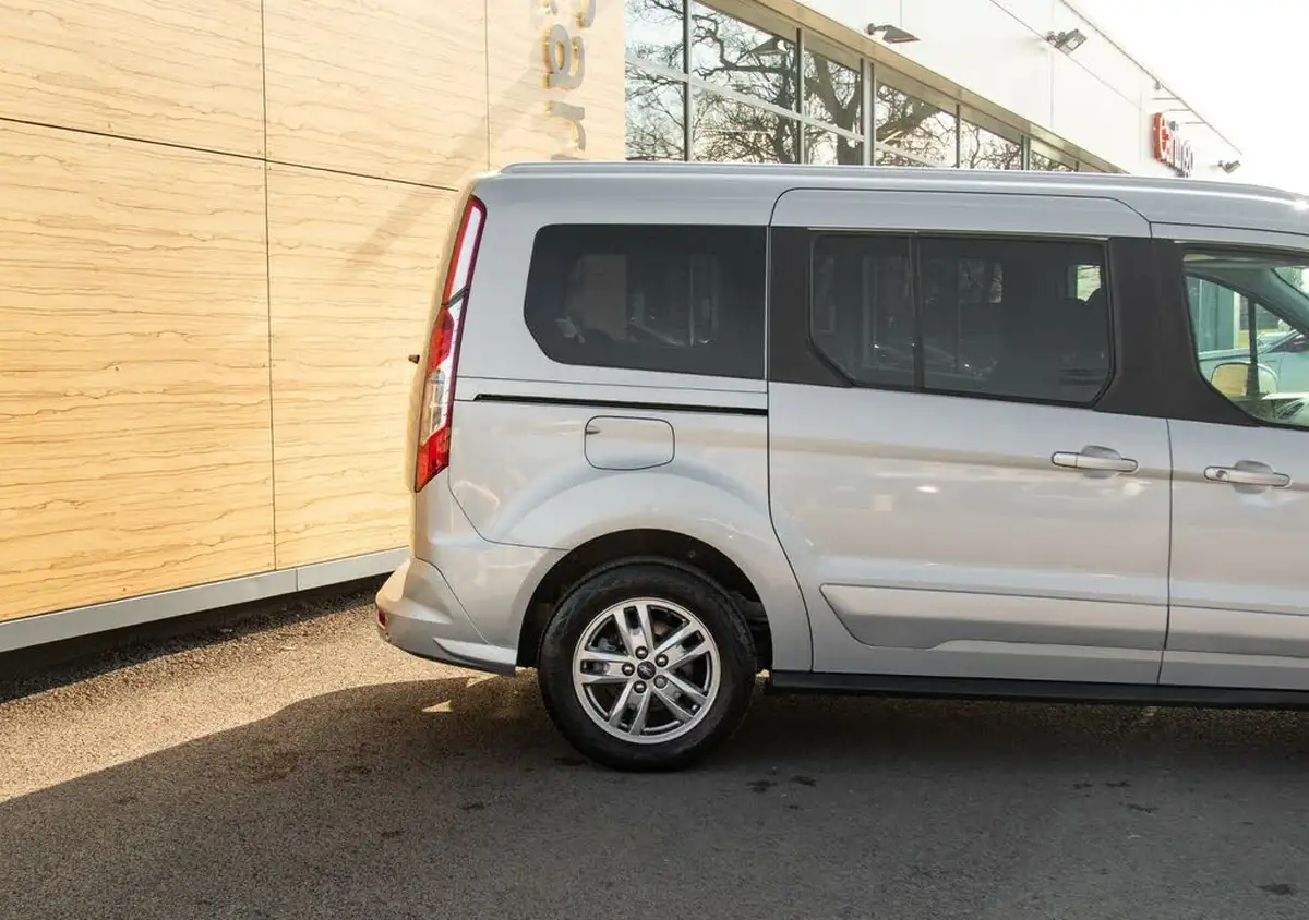 2020-ford-grand-tourneo-connect-15-titanium-big-7