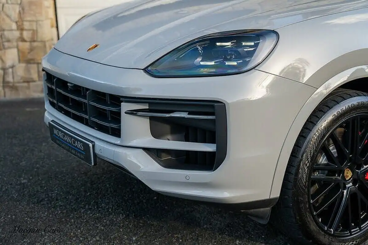 2024-porsche-cayenne-40-v8-station-wagon-big-22