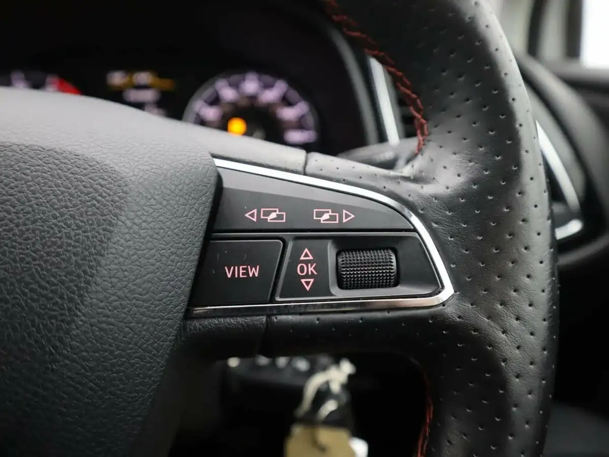 2017-seat-leon-14-ecotsi-fr-technology-hatchback-5d-big-37