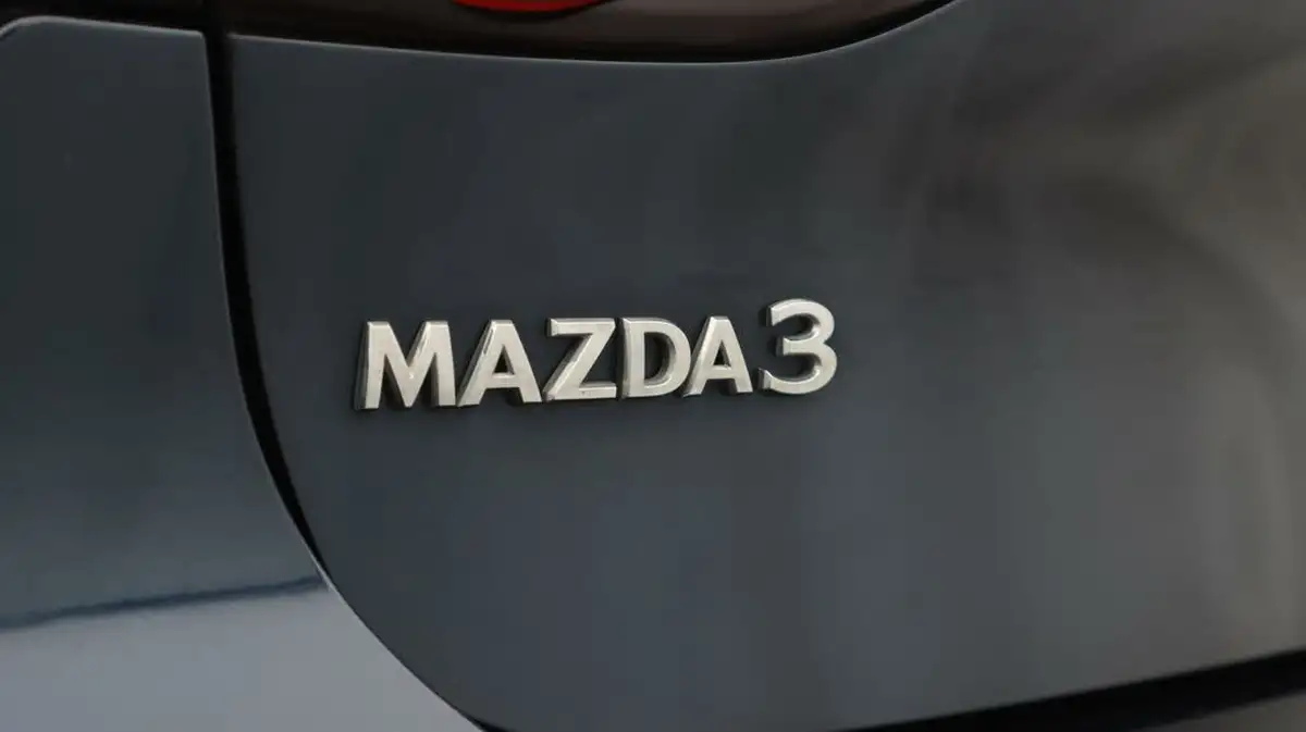 2023-mazda-mazda3-20-sport-lux-186ps-hatchback-5d-big-21