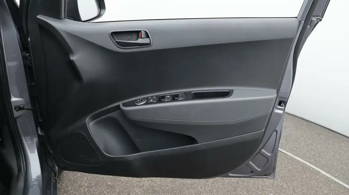 2019-hyundai-i10-10-se-67ps-big-15