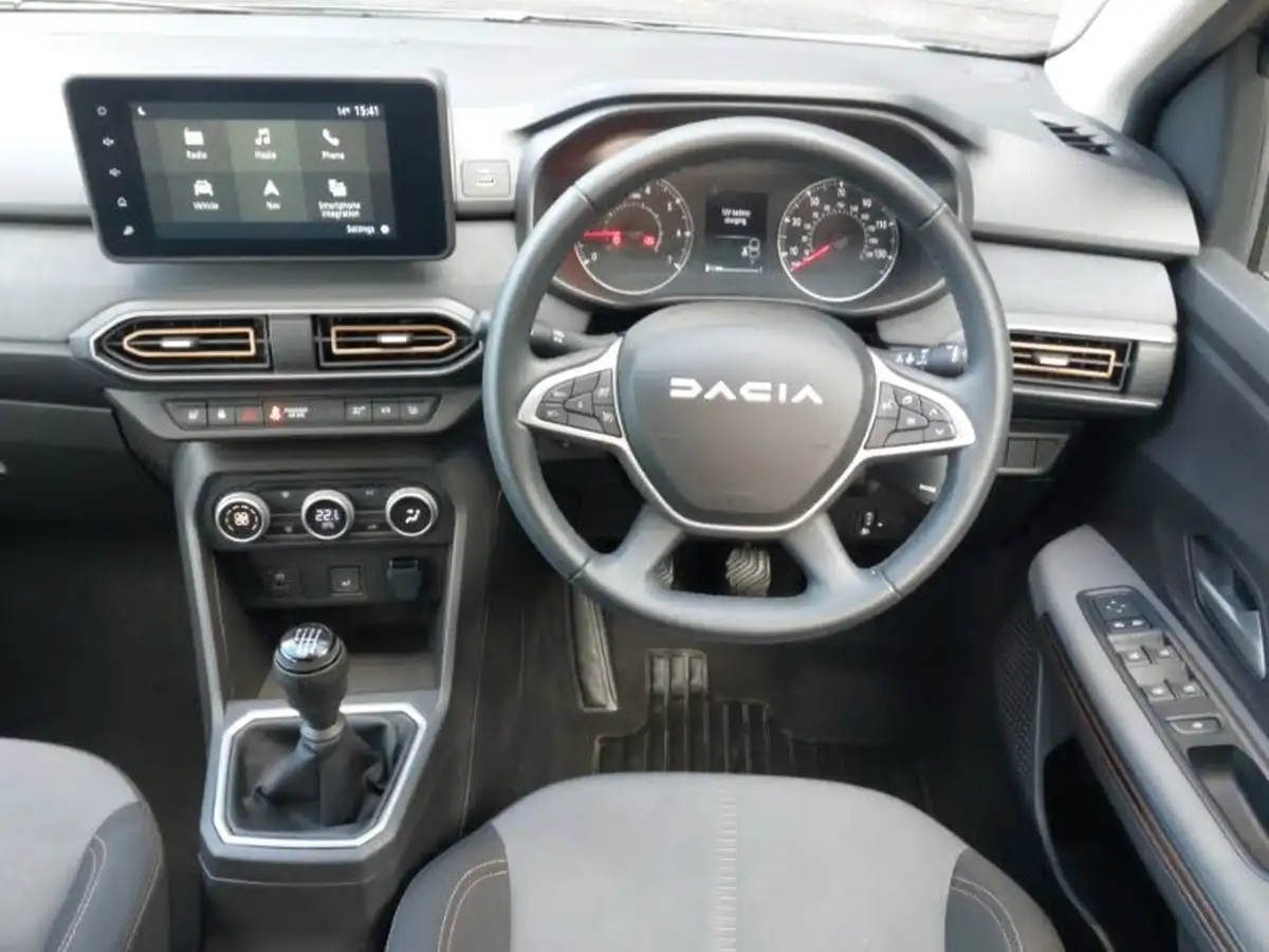 2024-dacia-sandero-stepway-10-tce-extreme-90bhp-big-6