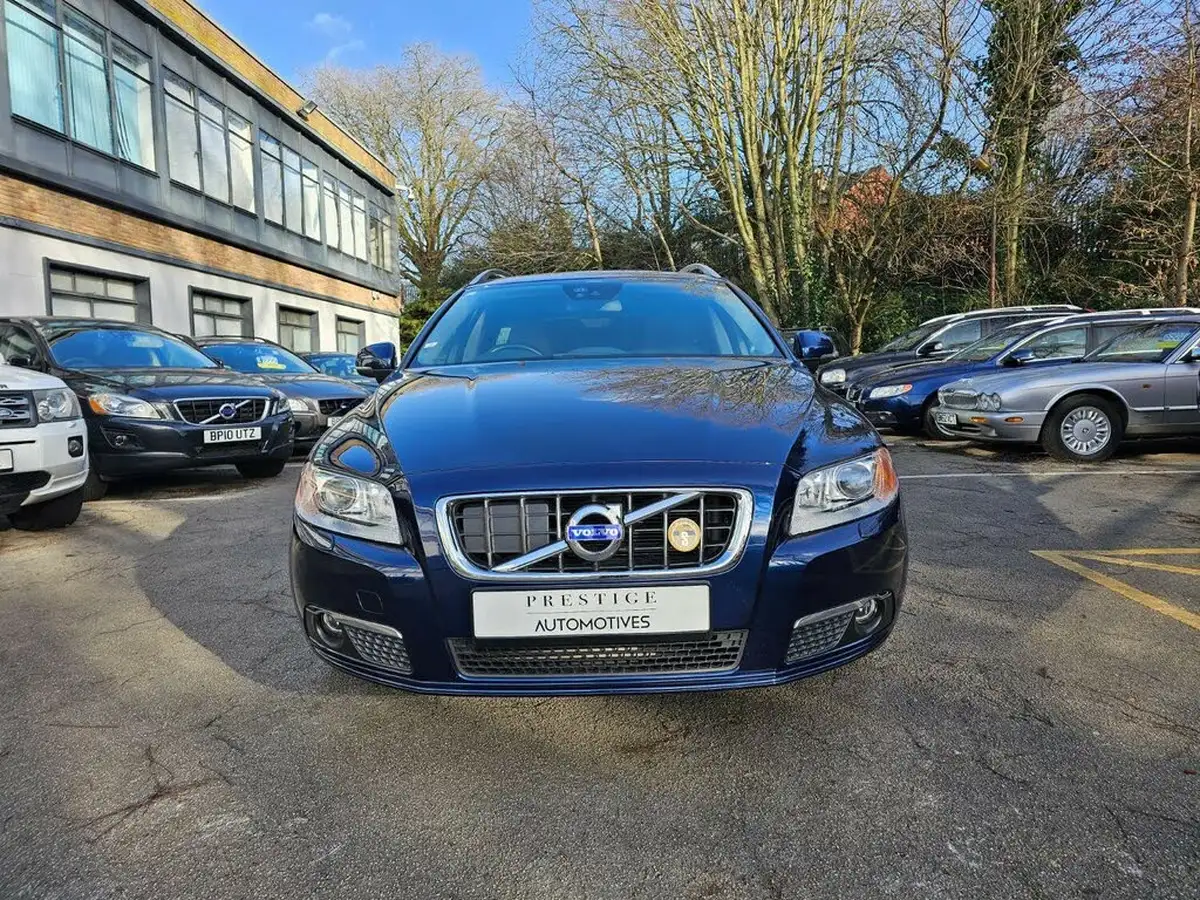2012-volvo-v70-16-t4-se-lux-big-41