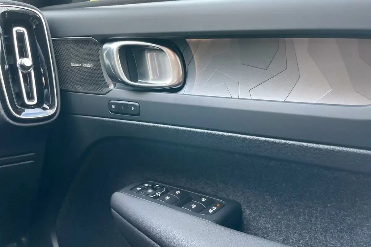 2024-volvo-ex40-e-ultra-big-38