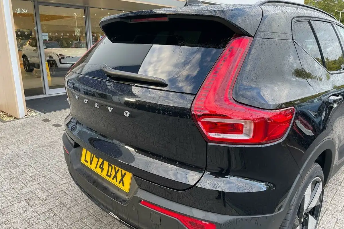 2024-volvo-ex40-e-ultra-big-14