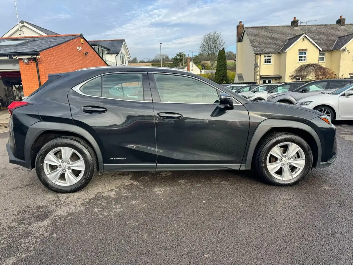 2020-lexus-ux-250h-20-ux-without-navigation-big-2