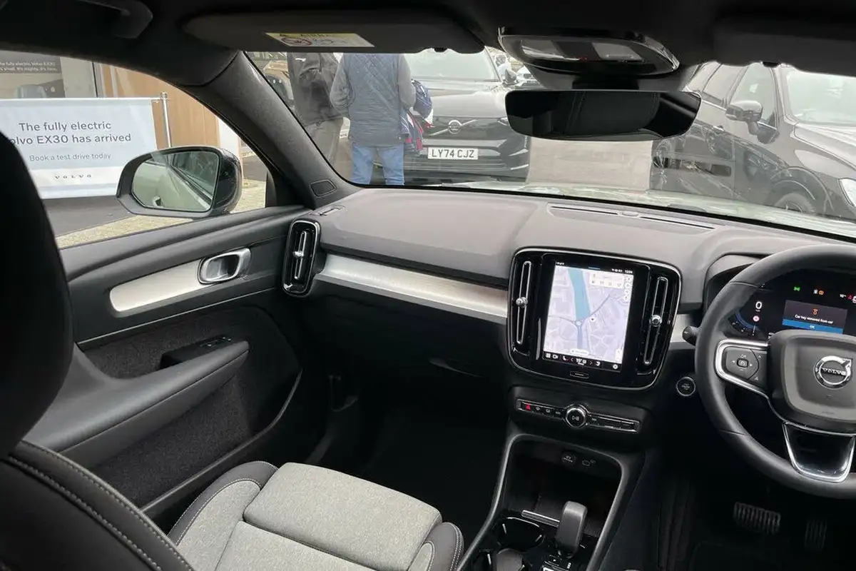 2024-volvo-xc40-20-b3-plus-big-29