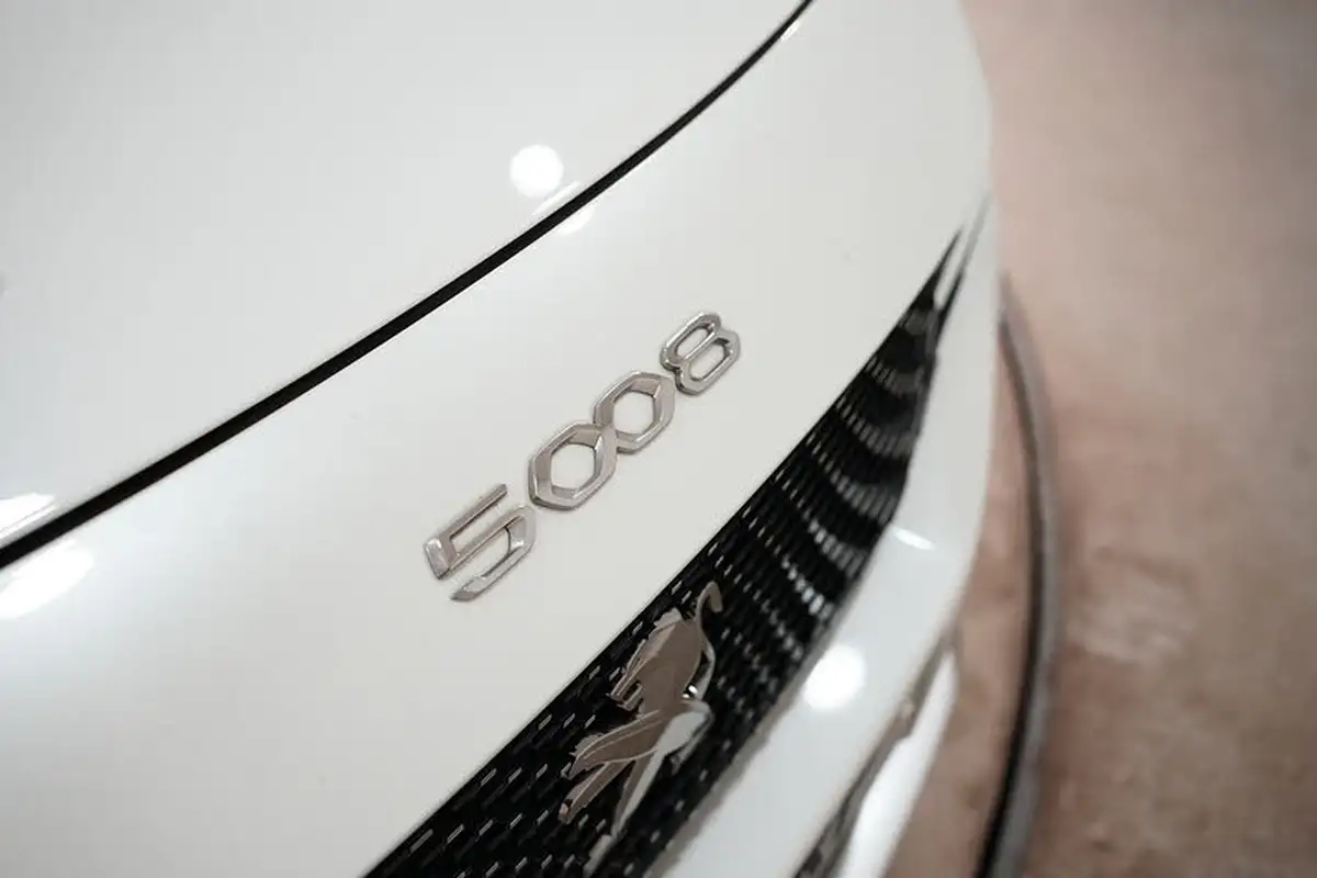2021-peugeot-5008-suv-12-puretech-gt-eat8-big-21
