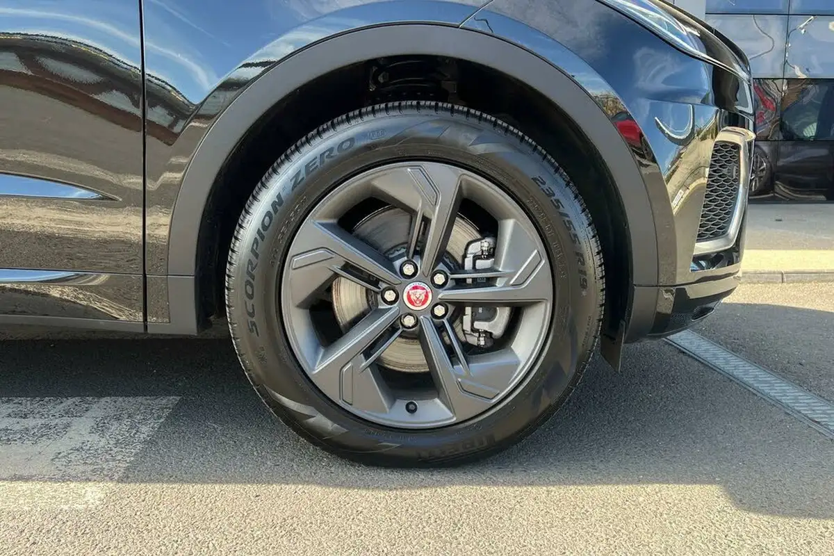 2023-jaguar-e-pace-20-d200-r-dynamic-se-black-big-17