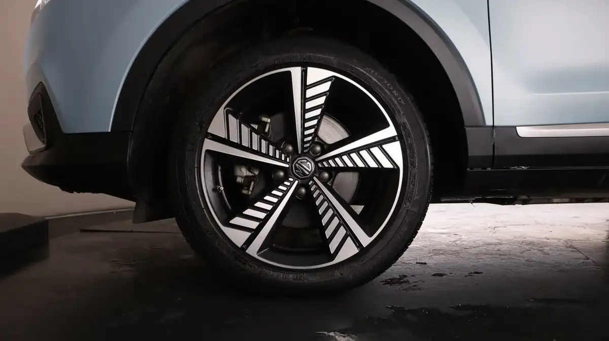 2021-mg-zs-suv-e-exclusive-ev-big-17