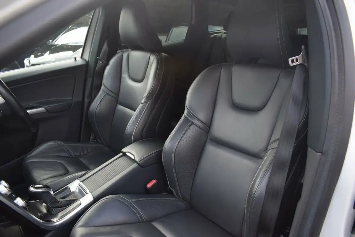2015-volvo-xc60-20td-d4-r-design-lux-181bhp-geartronic-big-13