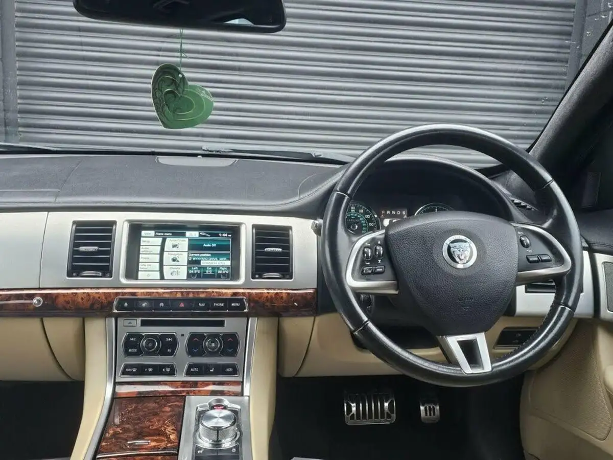 2013-jaguar-xf-30td-s-premium-luxury-ss-saloon-4d-auto-big-3
