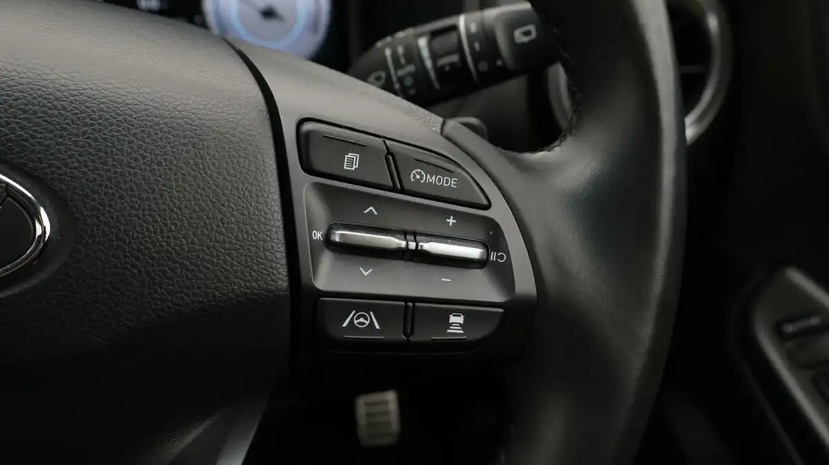 2022-hyundai-kona-e-premium-204ps-64kwh-7kw-obc-big-23
