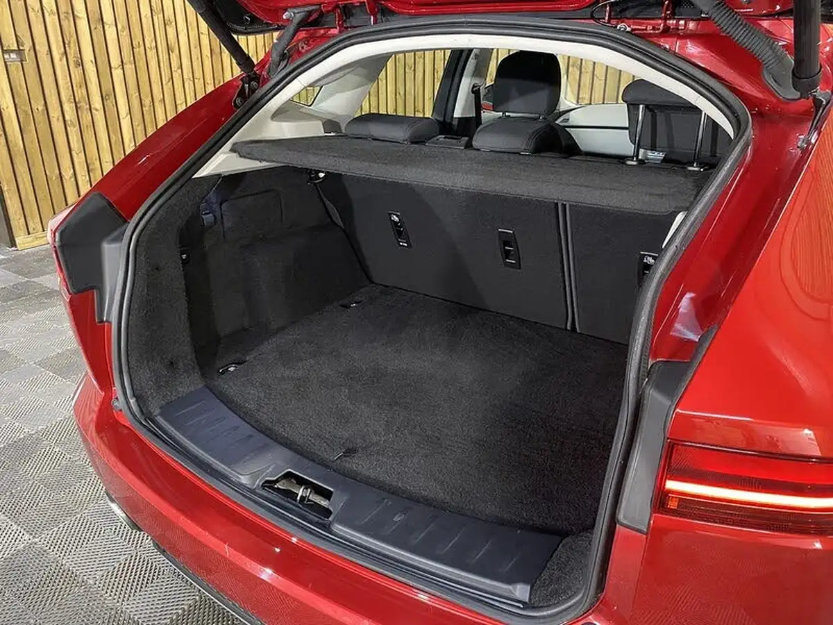 2020-jaguar-e-pace-20-i4-200ps-big-29