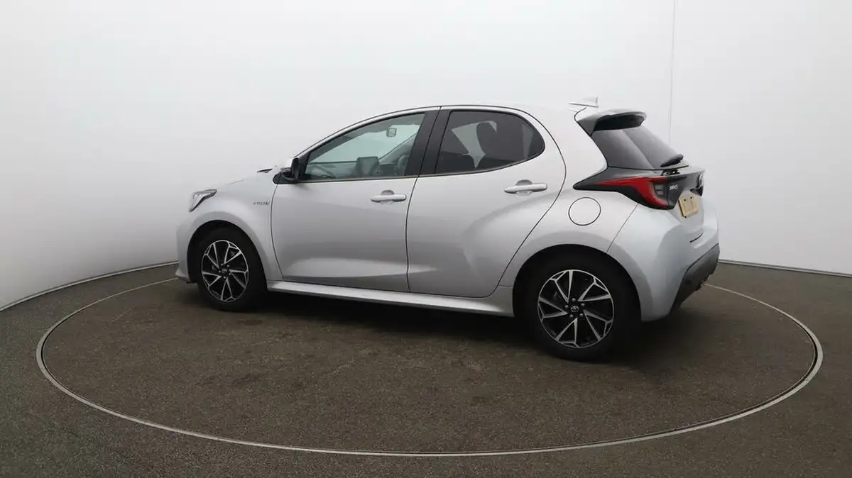 2021-toyota-yaris-15-vvt-i-design-big-40